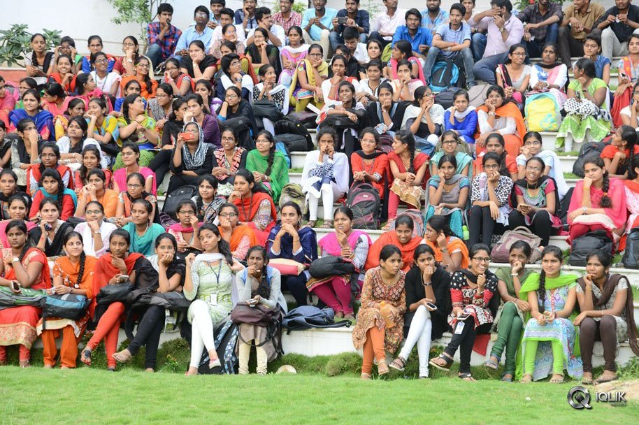 Mahnubhavudu-Movie-2nd-Song-Launch-At-Vignan-College